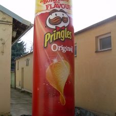 Ilmatäytteiset tölkit Pringles