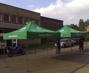 Folding tents