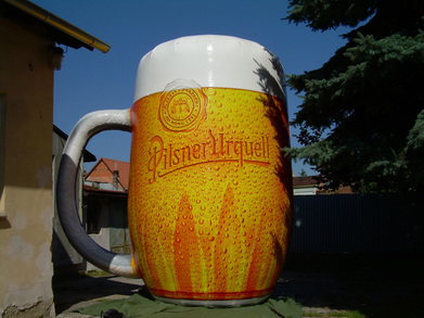 Ilmatäytteiset oluttuoppi Pilsner Urquell