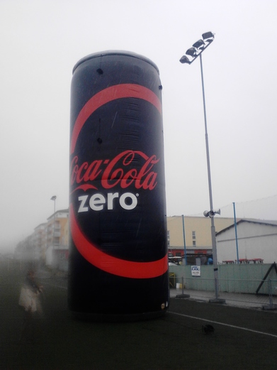Ilmatäytteiset tölkit Coca Cola_2