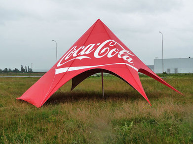 Pyramidenzelte Coca Cola