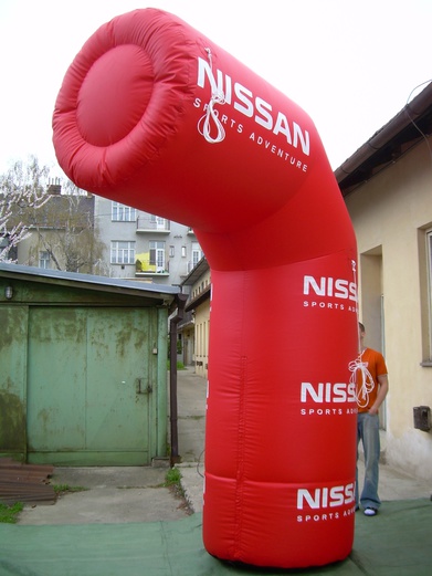 Inflatable half-arch Nissan