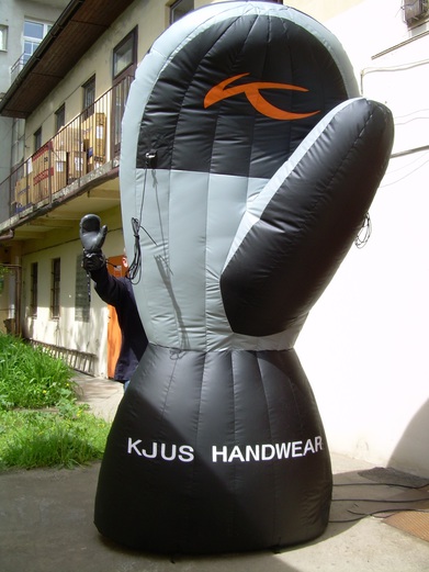 Inflatable glove Kjus