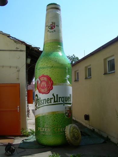 Ilmatäytteiset pullo Pilsner Urquell