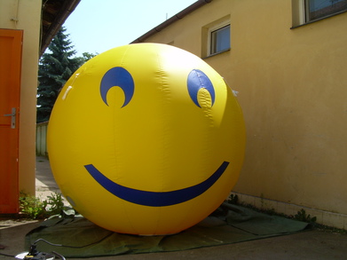 Inflatable sphere smile