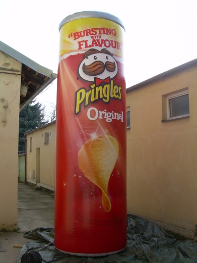 Ilmatäytteiset tölkit Pringles