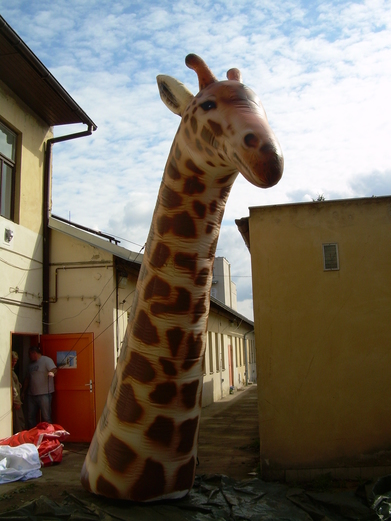 Inflatable giraffe