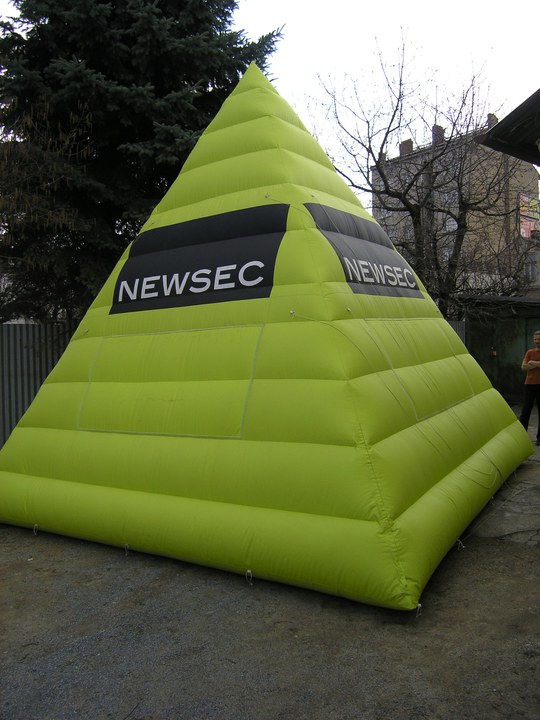 Inflatable pyramid Newsec | AIR SHAPE